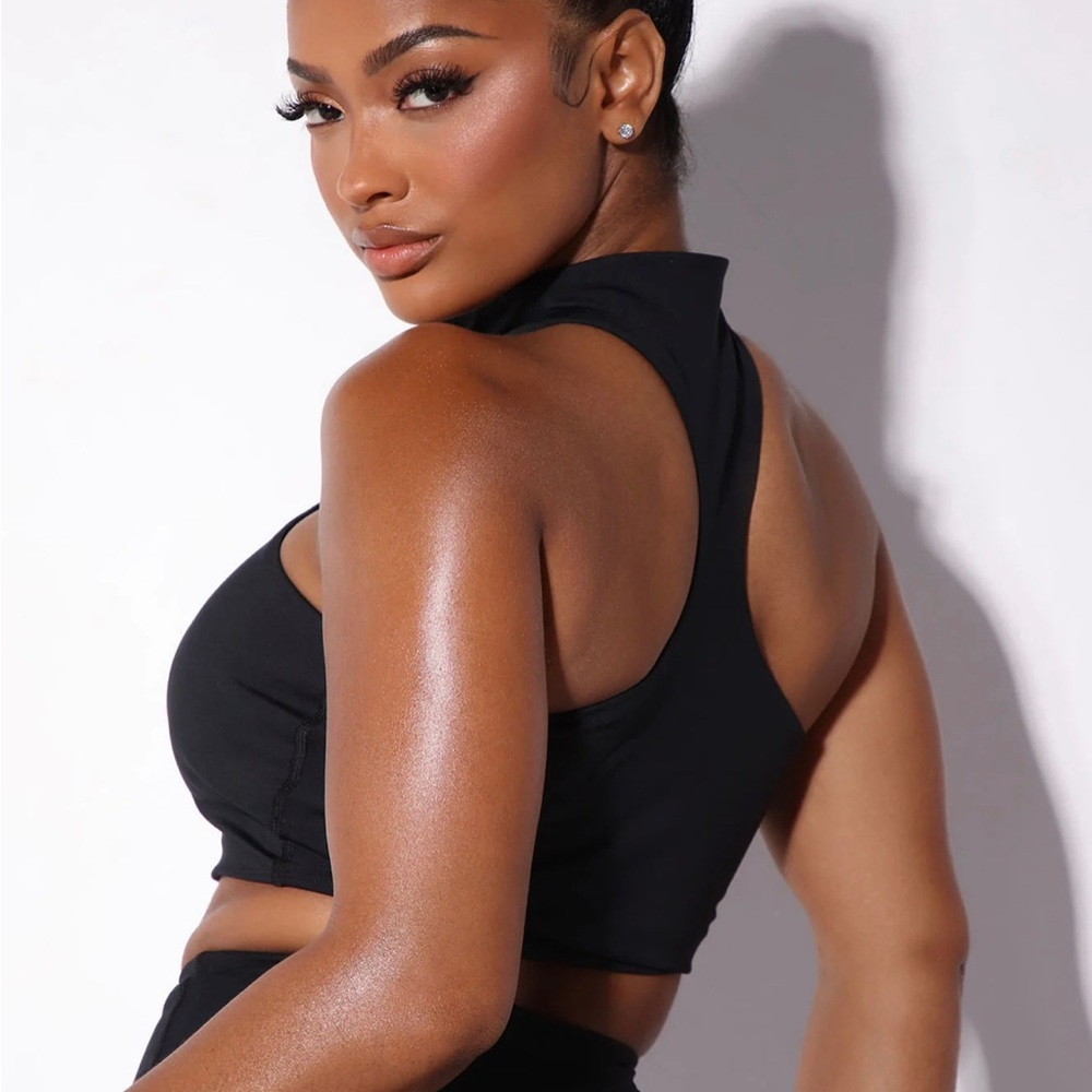 Fashion Nova Black active wear top/Tuesday Special🌸🌸🌸 - Picture 2 of 6